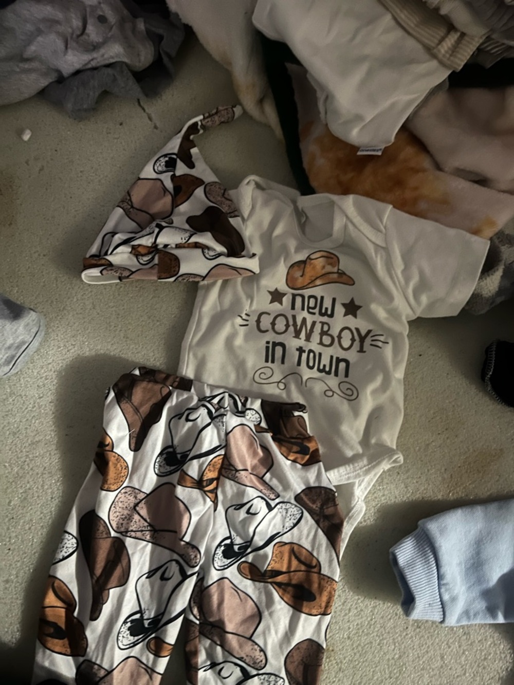 New Cowboy In Town Baby Outfit - Hat Print Set